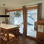 아파트 Chesa La Tegia By Interhome *
